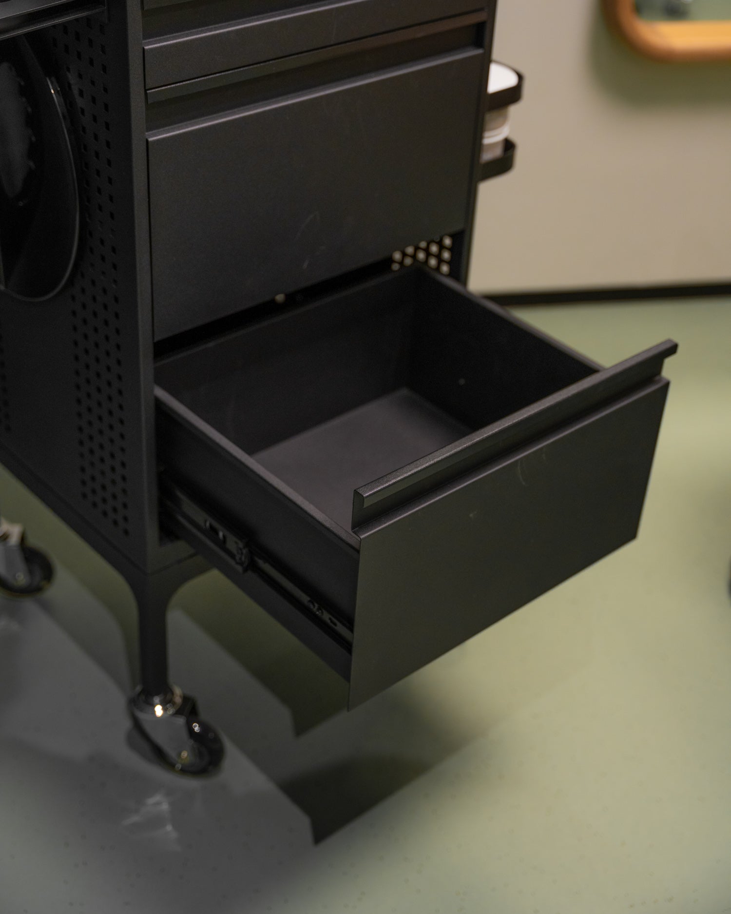 Studio 3 - Black trolley - 3 drawers and extra shelf